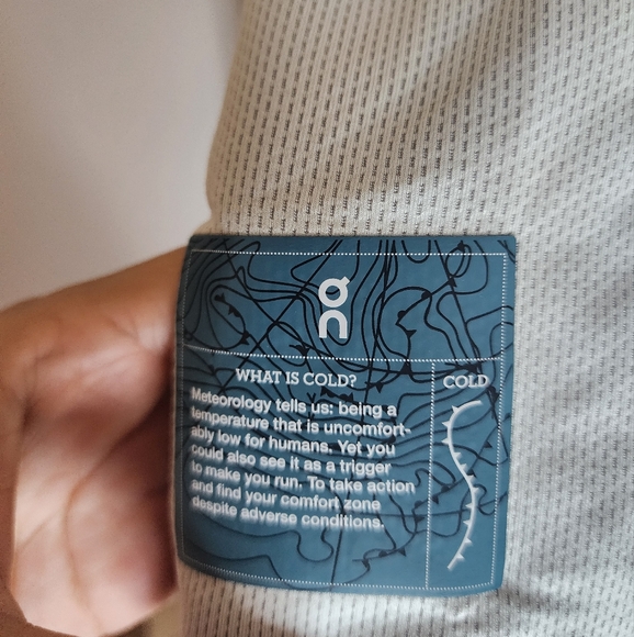 On running on cloud clima shirt size large - Picture 4 of 10